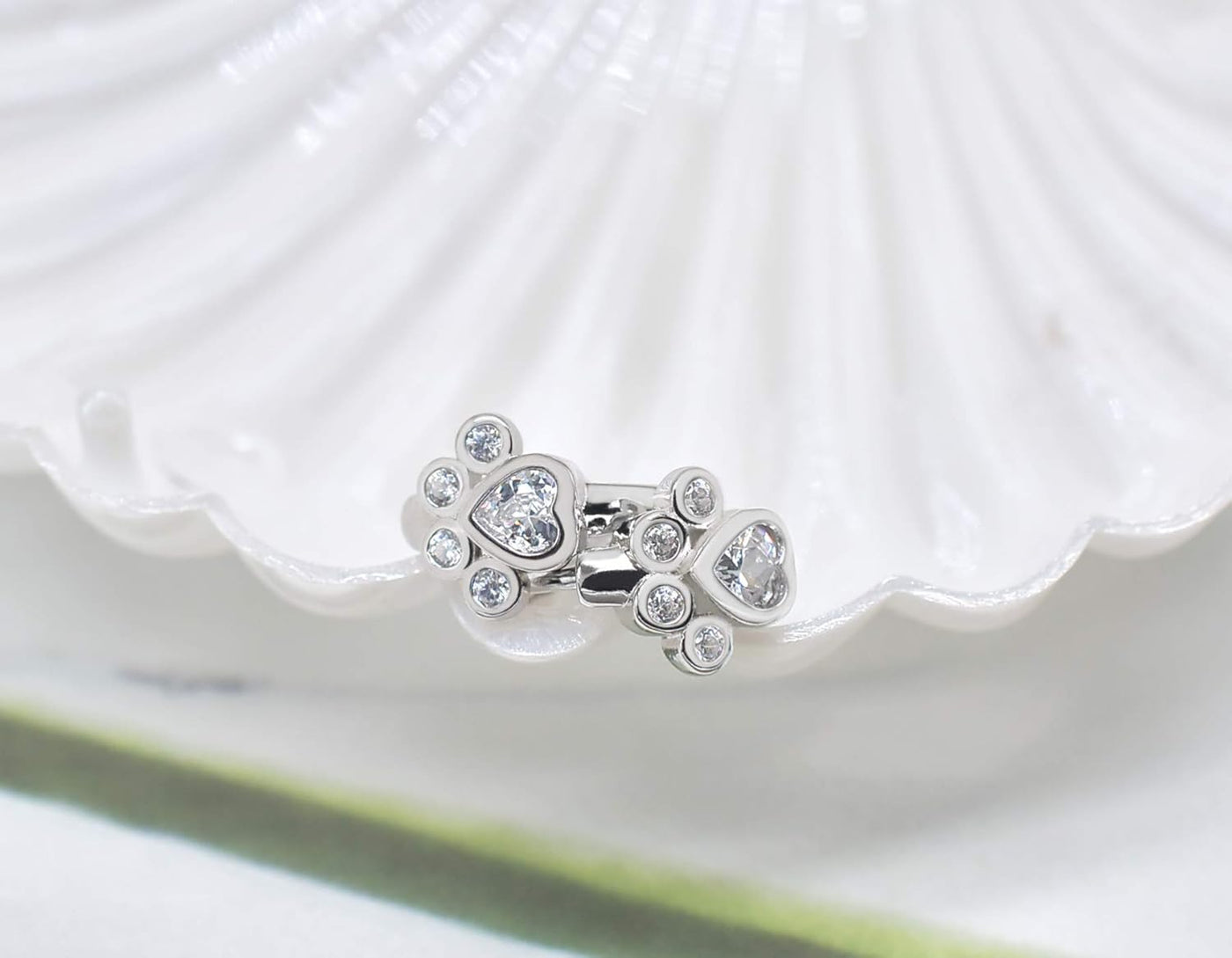 Yvonna | Sparkly Paw Earrings
