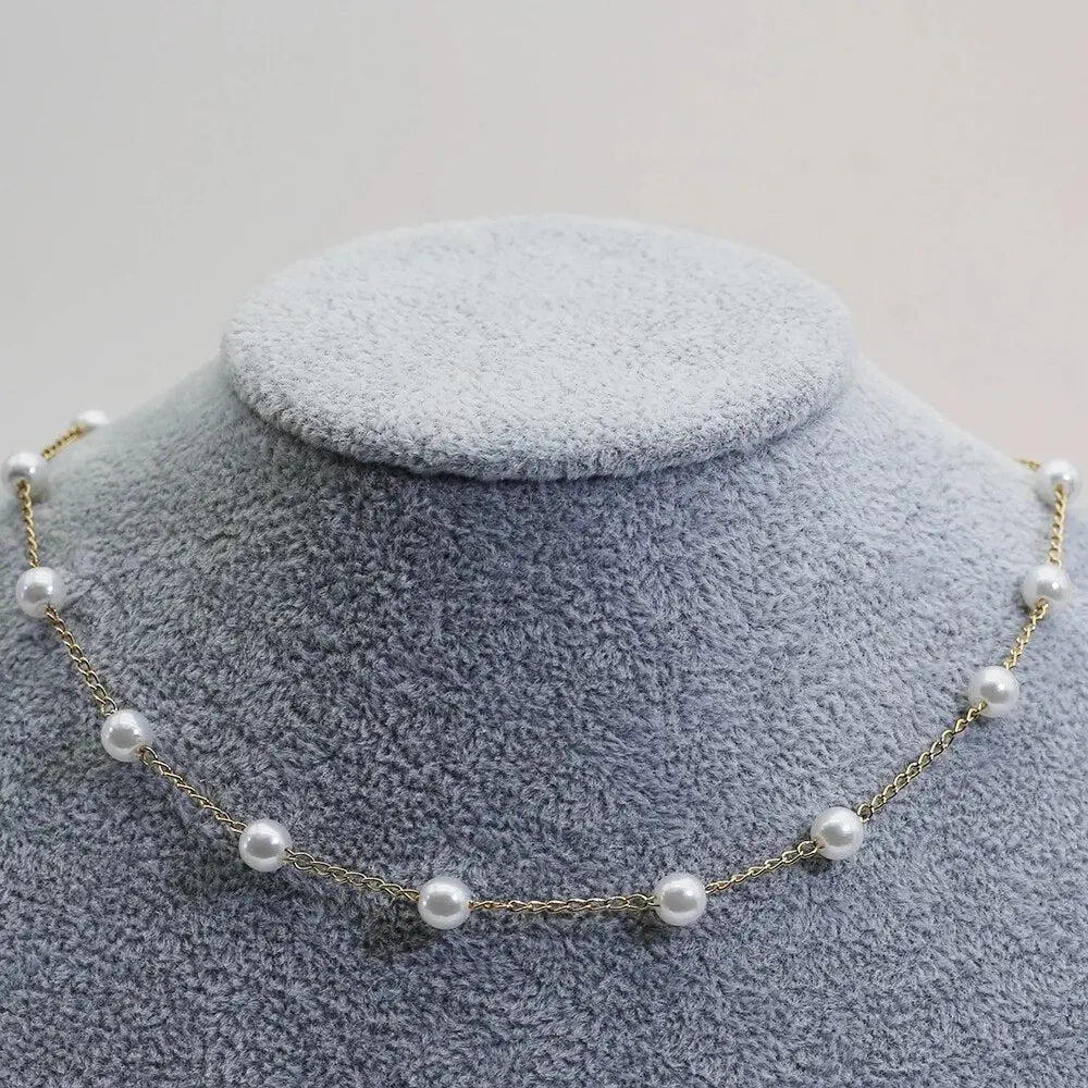 Maevra | Golden Pearl Necklace
