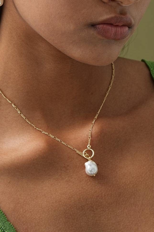 Celestine | Golden Pearl Necklace