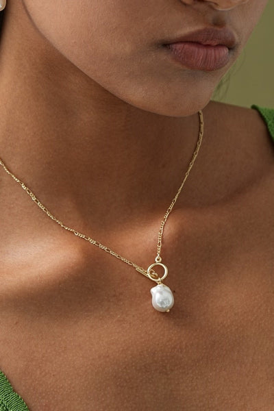 Celestine | Golden Pearl Necklace
