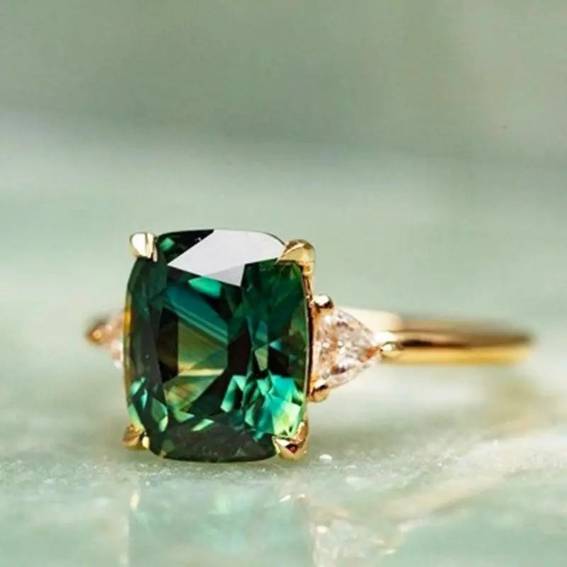 Esmerelle | Elegant Emerald Square Ring