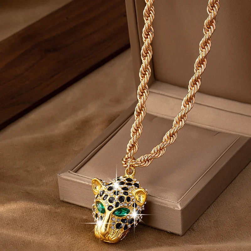 Roar I Leopard Shape Pendant