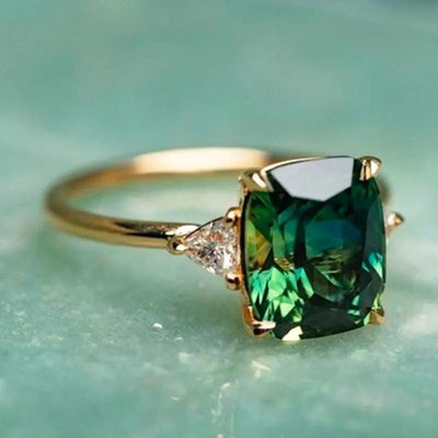Esmerelle | Elegant Emerald Square Ring