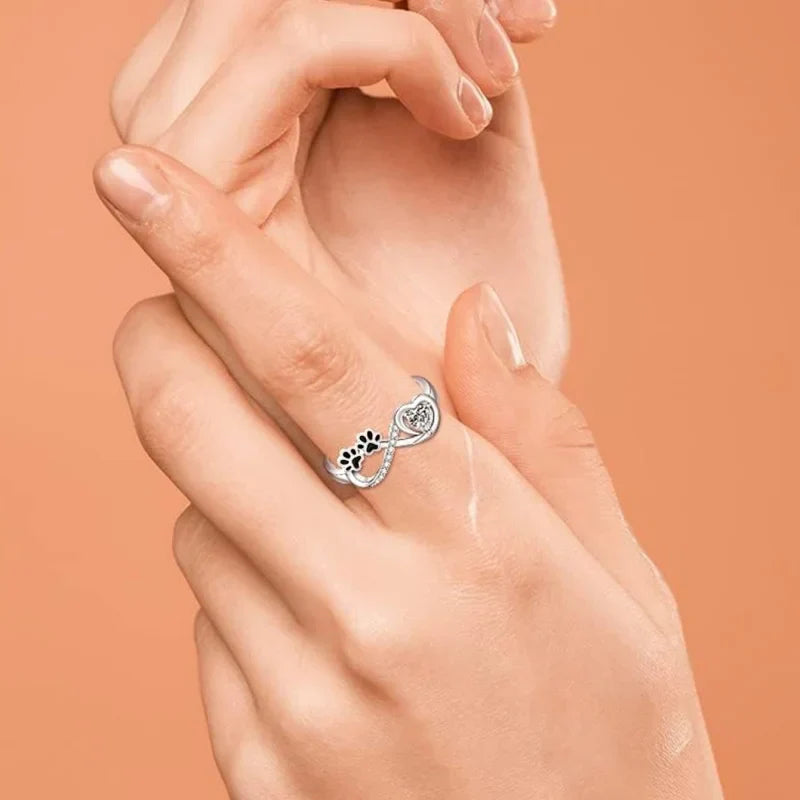 Delisse | Infinity Paw Ring