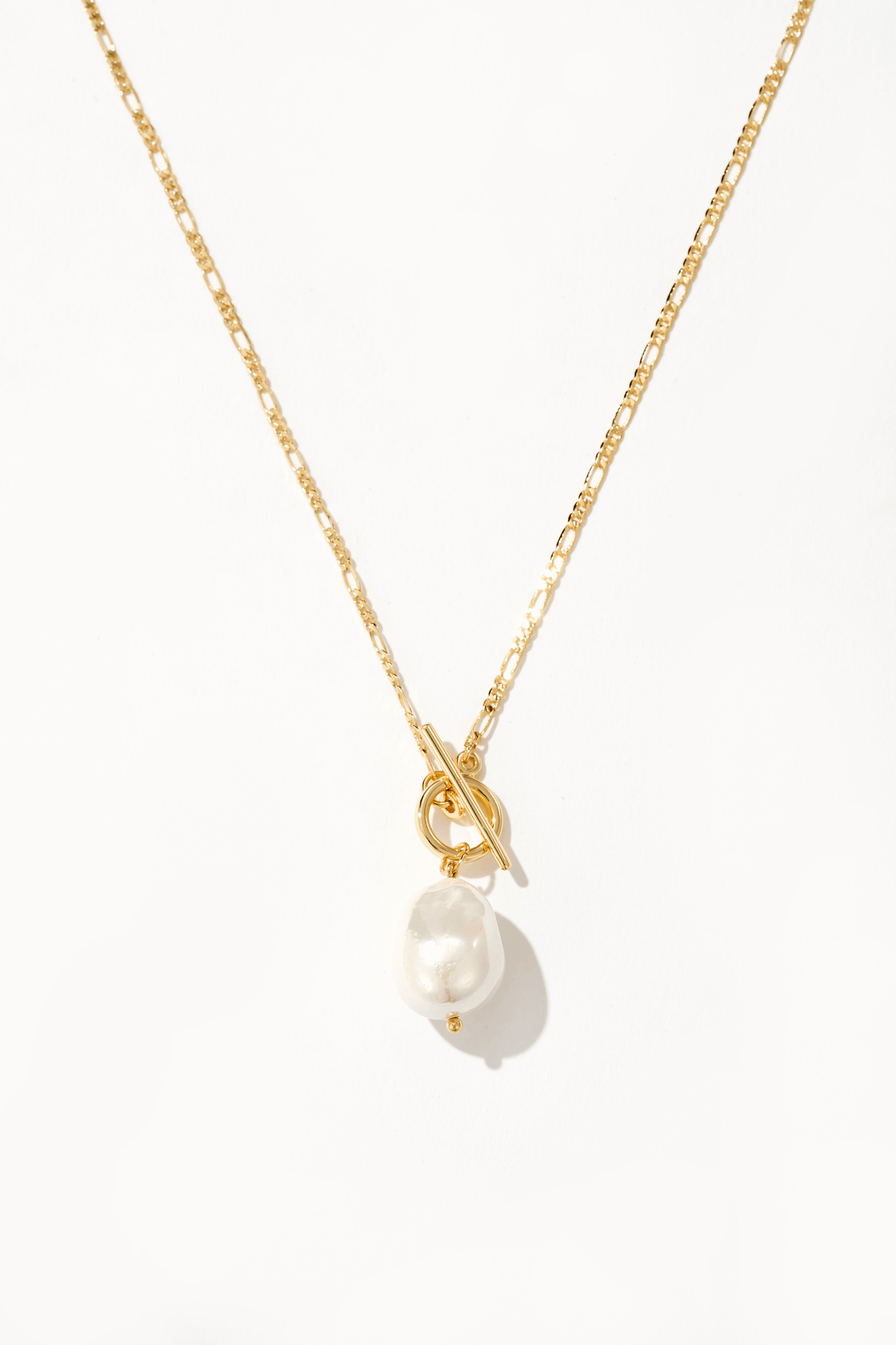 Celestine | Golden Pearl Necklace