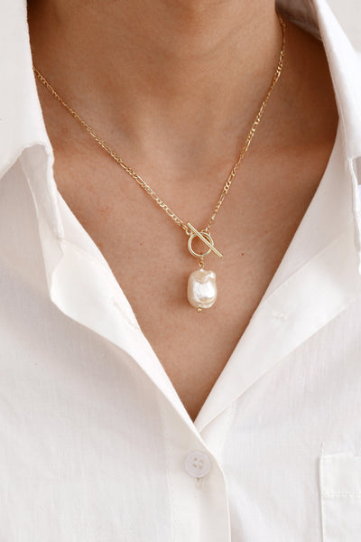 Celestine | Golden Pearl Necklace
