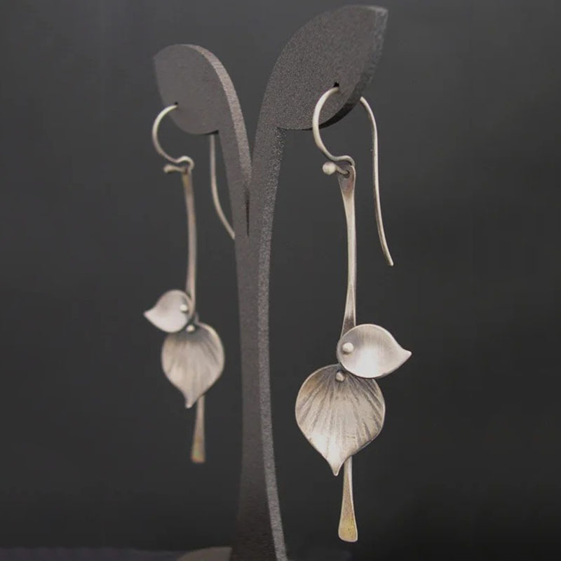 Fiora | Leaf Charm Earrings