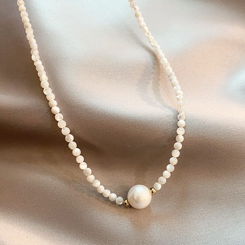Cecilia | Elegant Pearl Necklace - Gold
