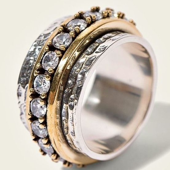 Oriandra | Radiant Gold Ring