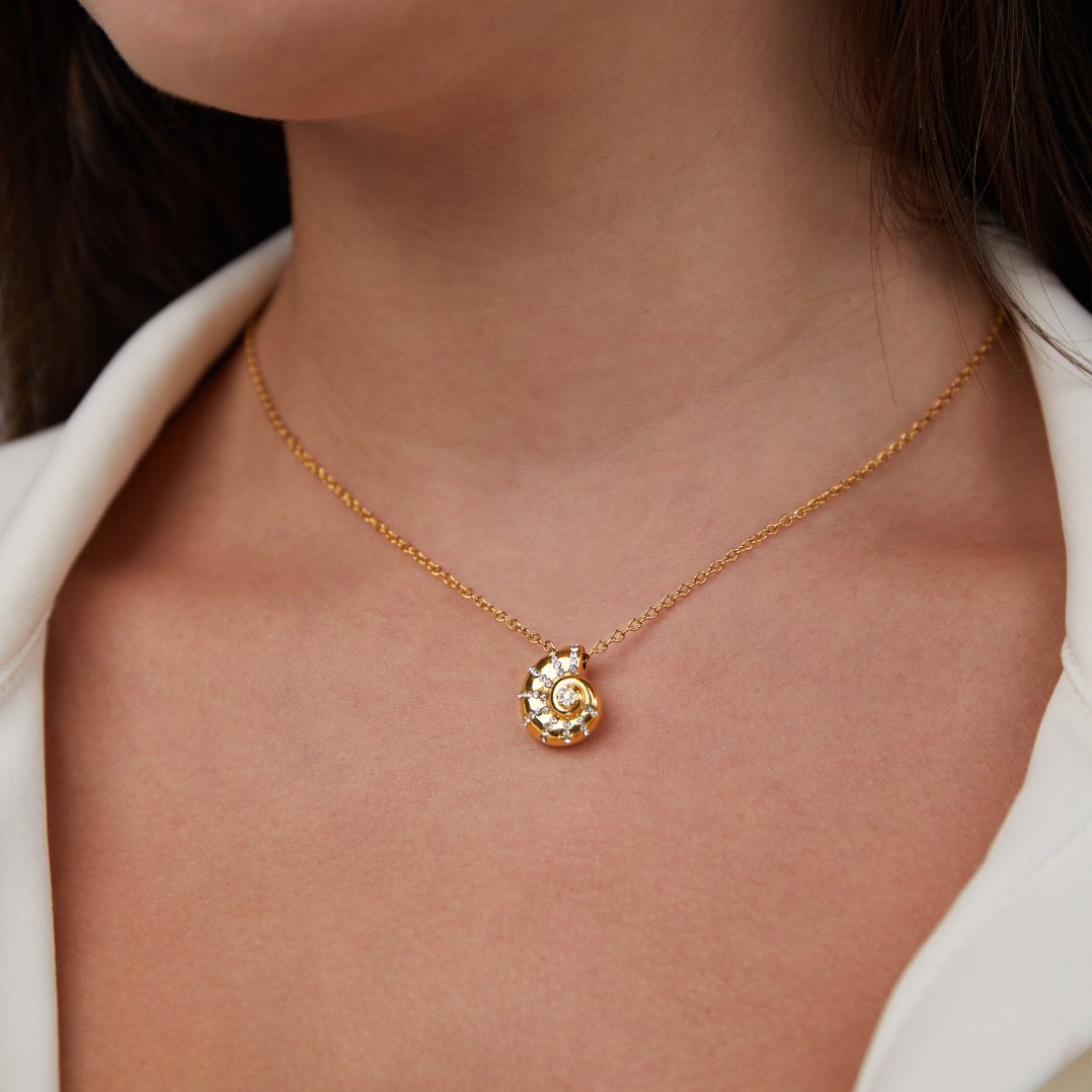 Vivenne | Crystal Shell Pendant