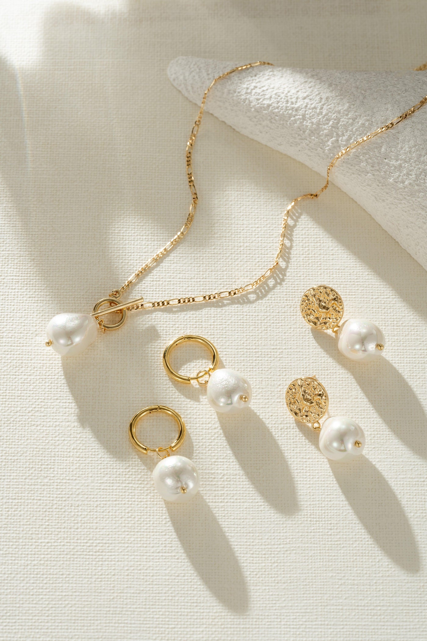 Celestine | Golden Pearl Necklace