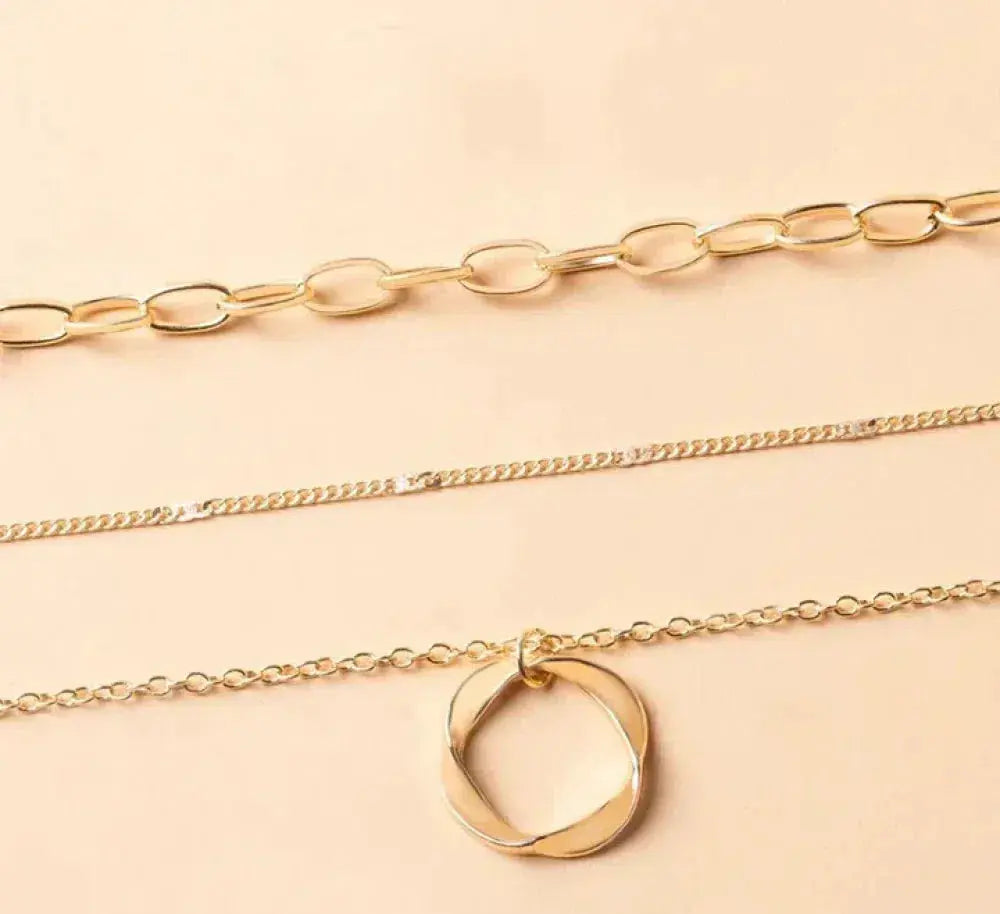 Vivienne | Golden Chain Pendant